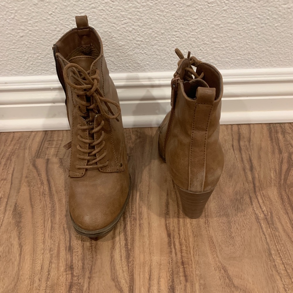 Heel boots